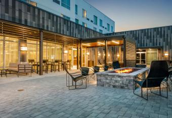 Courtyard by Marriott Savannah Airport allows 18 year olds to book a room