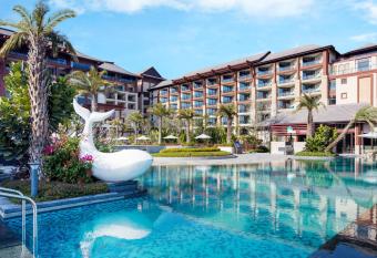 Xiamen Marriott Hotel & Conference Centre has rooms with a private hot tub