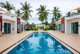 The Beach Village Resort has Balcony rooms