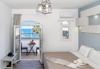 Renata Mare Beachside Studios allows 18 year olds to book a room
