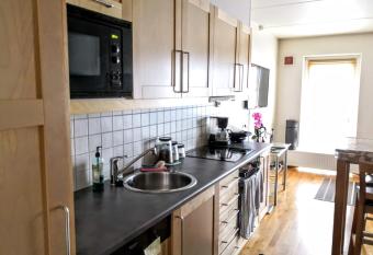 Sentral moderne leilighet has Balcony rooms