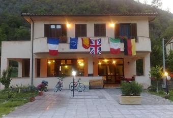 Hotel Ristorante Pizzeria Umbria has Balcony rooms