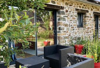 La vieille ferme has Balcony rooms
