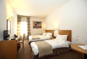 Boutique Hotel Parnassia has rooms with a private hot tub