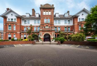 Holiday Inn Farnborough, an IHG Hotel allows 18 year olds to book a room