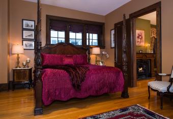 1840 Inn on the Main Bed and Breakfast allows 18 year olds to book a room