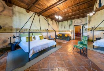 Castello di Limatola has Balcony rooms