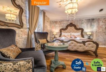 Plaza Marchi Old Town - MAG Quaint & Elegant Boutique Hotels allows 18 year olds to book a room