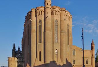 Chambre d Elvire allows 18 year olds to book a room