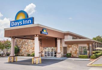 Days Inn by Wyndham Jackson has Smoking rooms
