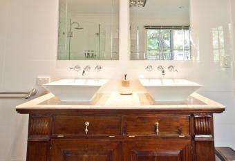 Curtis Falls Cottage, Tamborine Mountain has Balcony rooms