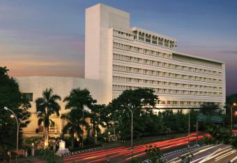 Welcomhotel by ITC Hotels, Cathedral Road, Chennai allows 18 year olds to book a room