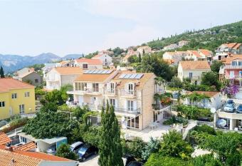 Villa Adria has Balcony rooms