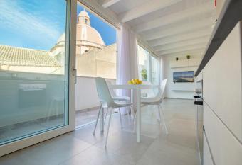 Le Cupole Suites & Apartments has Balcony rooms