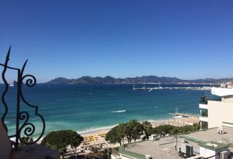 Croisette Palais Miramar - sea view has Balcony rooms