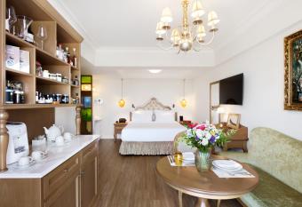 Legacy Gastro Suites has Balcony rooms