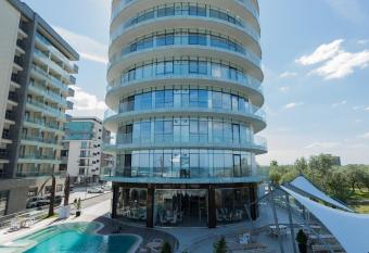 White Tower Mamaia allows 18 year olds to book a room