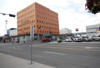 Discovery Inn has Smoking rooms