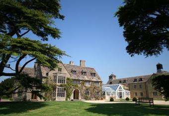 Stanton House Hotel allows 18 year olds to book a room