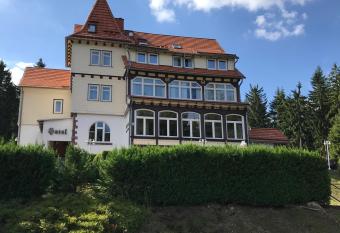 Hotel Spie  berghaus allows 18 year olds to book a room