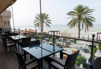 Al Qurum Resort has Balcony rooms