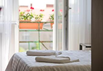 R&B APARTMENTS POZNA   allows 18 year olds to book a room