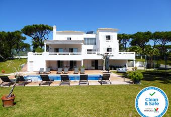 Fonte Santa CIP allows 18 year olds to book a room