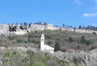 Relax in   rni Kal has Balcony rooms