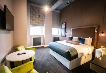 Sandman Signature Aberdeen Hotel & Spa allows 18 year olds to book a room
