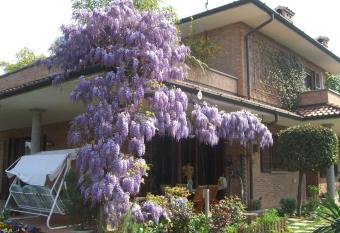 B&B Les Fleurettes has Balcony rooms