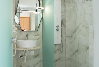 Zoe Hotel, Trypiti Beach Resort & Hive water park has rooms with a private hot tub