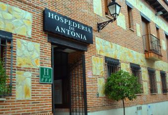 Hospeder  a de Antonia allows 18 year olds to book a room