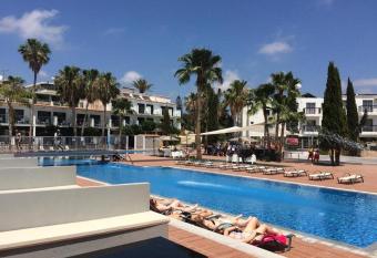 Thomas Apartments allows 18 year olds to book a room