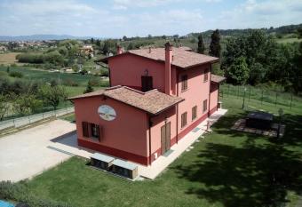 La Bettola Tavern Rooms & Restaurant allows 18 year olds to book a room