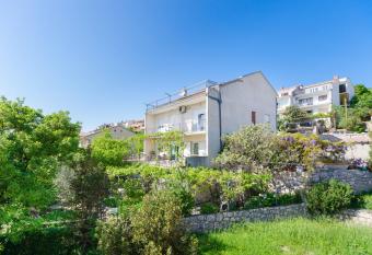 Apartments and Room Drazen has Balcony rooms