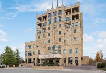 The Oread Lawrence, Tapestry Collection by Hilton has Balcony rooms