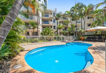 The Burlington Holiday Apartments has Balcony rooms