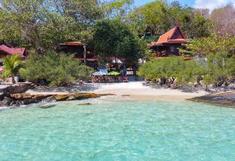 Banthaisangthain Resort has Balcony rooms