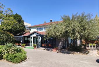 Fasthotel Montpellier Baillargues allows 18 year olds to book a room