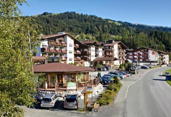 Lifthotel has Balcony rooms