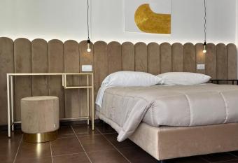 Villa Liliana has rooms with a private hot tub