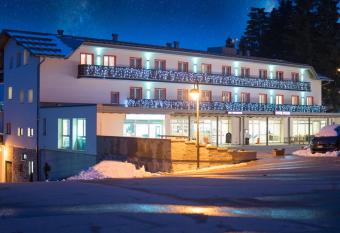 Hotel Polsa has Balcony rooms