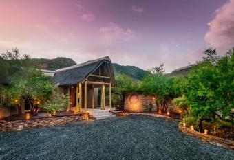 Lush Private Game Lodge allows 18 year olds to book a room