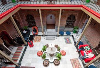 Cats Hostel Madrid Sol allows 18 year olds to book a room