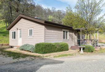 Homestead Cottages has Balcony rooms
