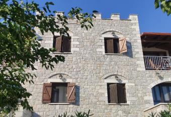 Atha-Tina:Traditional Stone Homes has Balcony rooms