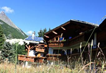Hotel Bouton D Or has Balcony rooms