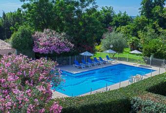 Chez Walter allows 18 year olds to book a room