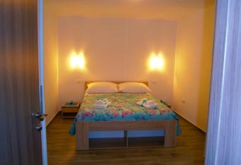 Room Vilma allows 18 year olds to book a room