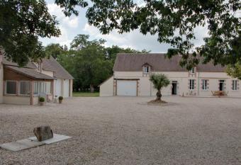 Gite de Villaine has Balcony rooms